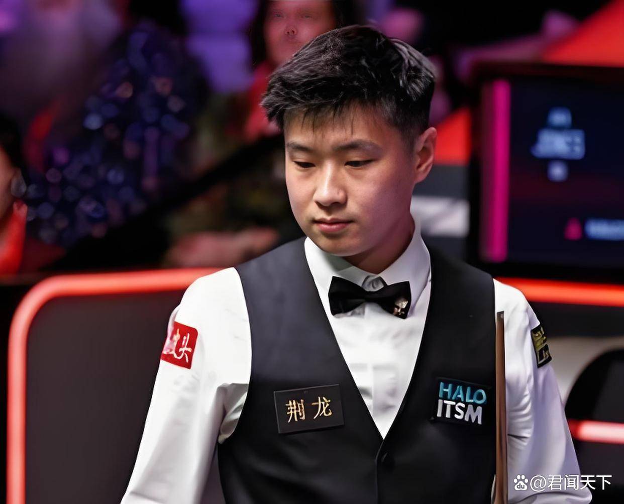 赛场气氛逐 赛场气氛逐